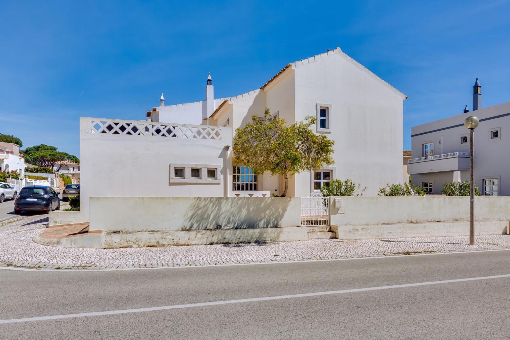 Villa Oliveiras De Vilamoura By The Portuguese Butler Quarteira Exterior photo